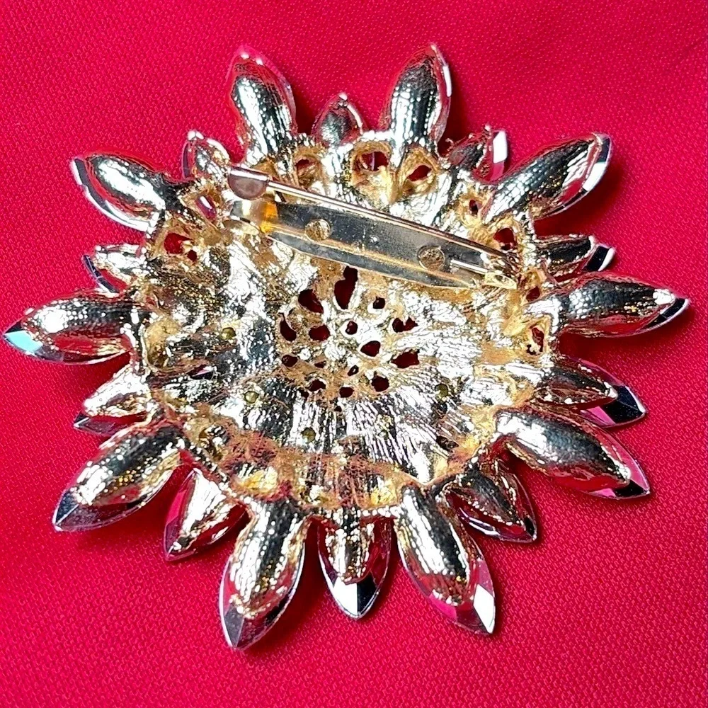 Rhinestone Glass w/ Gold Tone Floral Bouquet Starburst Brooch Pin Large 2.75